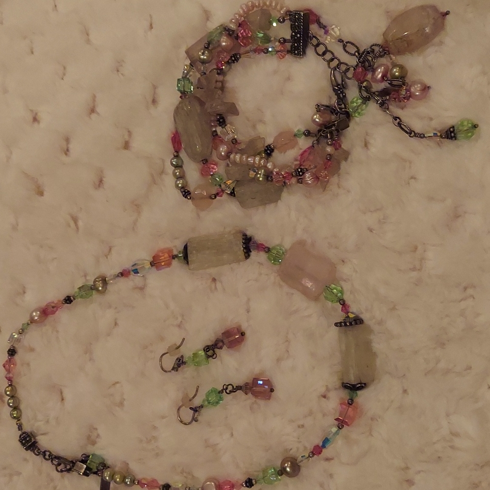 Beautiful Tres Jolie necklace, bracelet and earrings.